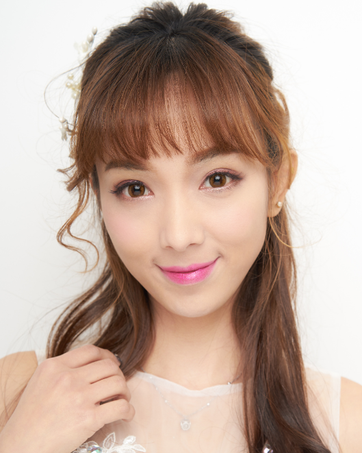 刚出道翘臂气质女神，身材好、颜值高